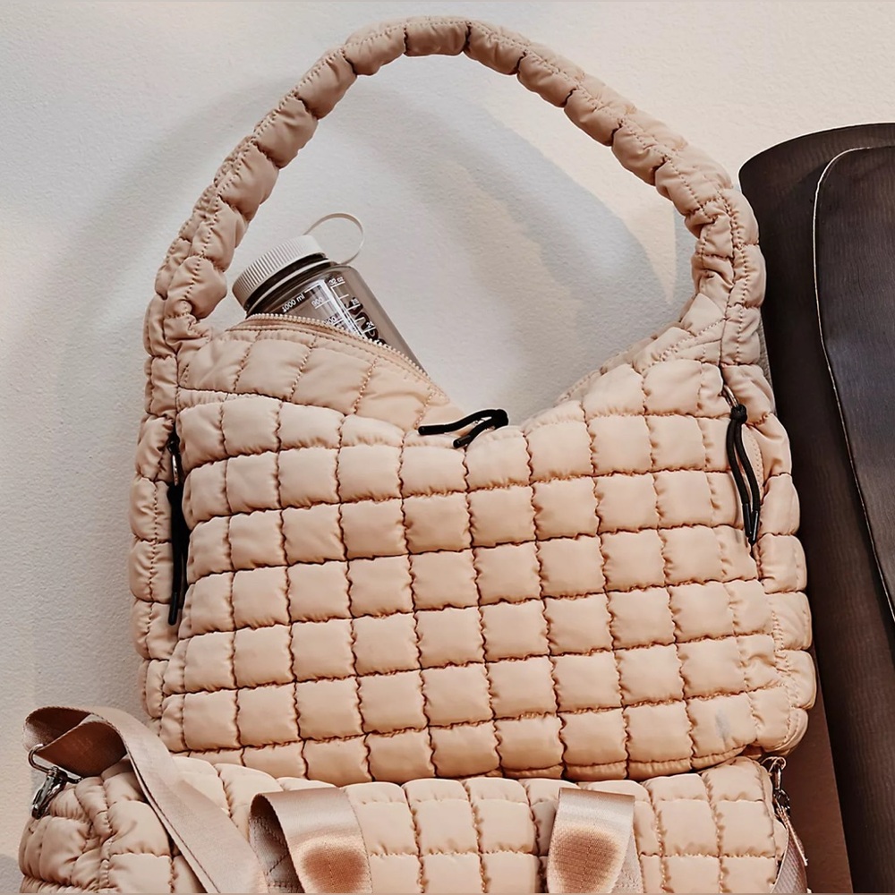 💗 FREE PEOPLE Quilted Carryall in Off White - Picture 5 of 10